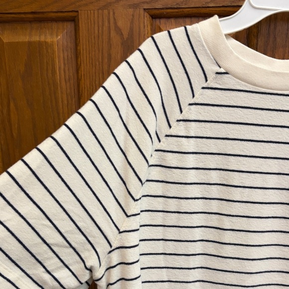 ASOS DESIGN Boxy Raglan Sleeve T-shirt, in Vintage Navy Stripe, XS, EUC - Picture 3 of 7